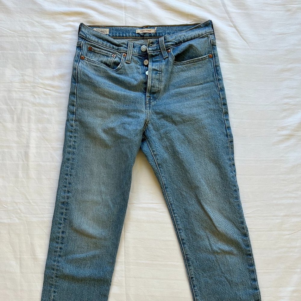 Levi's Wedgie Straight Raw Edge Jeans | Light Wash